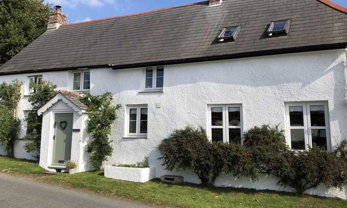 Stibb Cottage | ELM COTTAGE, pet friendly, character holiday cottage in Kilkhampton