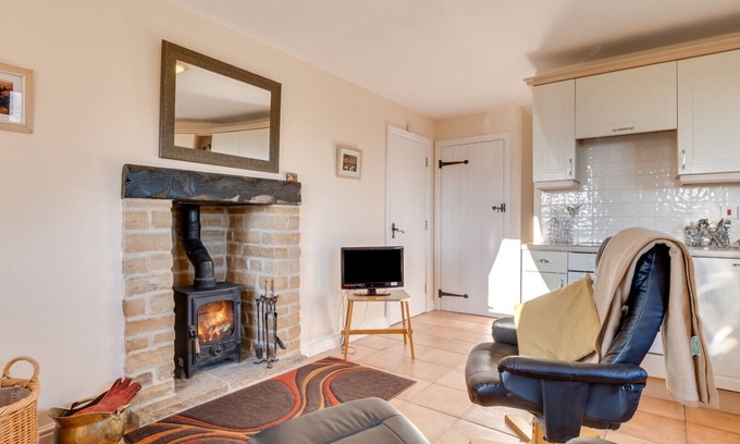 Chesterfield House | Elm Croft - One Bedroom House, Sleeps 2
