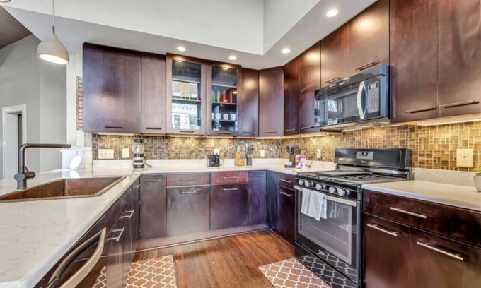 Downtown Greensboro Condo | Elm St. Retro Retreat