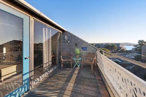 Newport Apartment | Embarcadero Bay View