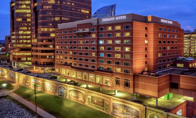 Covington Hotel | Embassy Suites by Hilton Cincinnati RiverCenter