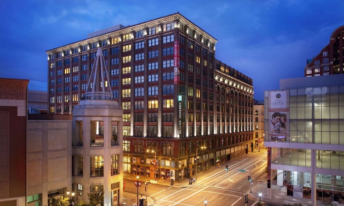 Downtown St. Louis Hotel | Embassy Suites by Hilton St. Louis Downtown
