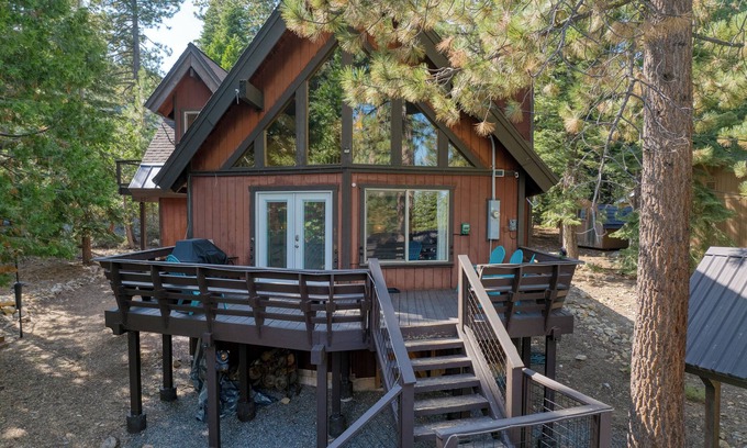 Tahoma Cabin | Ember by AvantStay | Majestic Entertainers Home w/Pine Tree Views