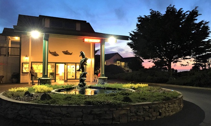 Fort Bragg Hotel | Emerald Dolphin Inn & Mini Golf
