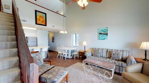 Laguna Beach Apartment | Emerald Shores #3001
