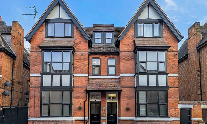 Moseley Apartment | Emerald Suite Moseley Mews by STAE-Homes