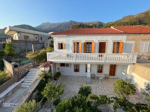 Dhermi Apartment | Emilios Traditional Villa