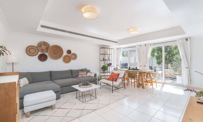 Dubai Villa | Emirates Living's Fascinating Villa for Everyone