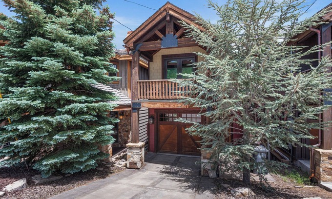 North Park City Ski Chalet | Empire Chalet Steps to Skiing at Park City Resort