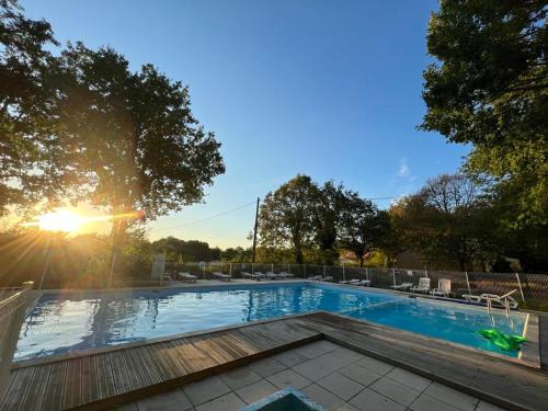 Saint-Aubin-de-Nabirat Other | Emplacement tente camping car