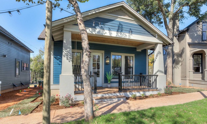 Wheatland House | Enchanted Woods Cottage at Selah- 2 bed 2 bath