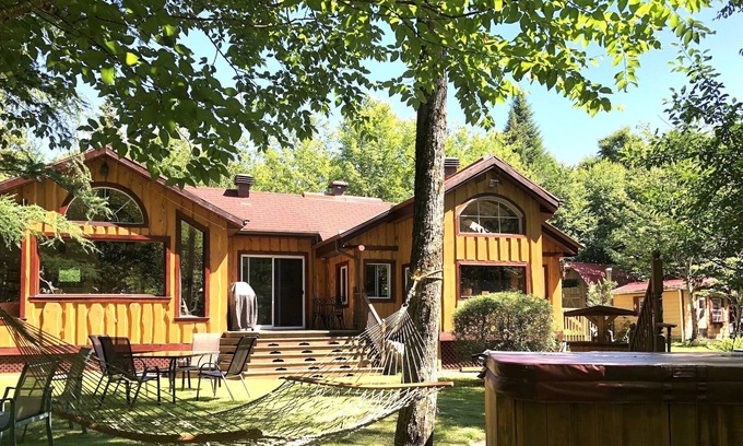 Stoneham-et-Tewkesbury House | Enchanting estate in the Three Lakes Valley at Stoneham