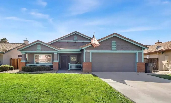 Stockton House | Enchanting 4BR with Rose Garden