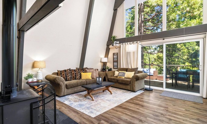 Long Barn Ski Chalet | Enchanting 5 Star Alpine Chalet, 5 Min from Pinecrest Lake! Book Winter Ski Now!