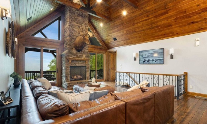 Boone Cabin | Enchanting Log Home with 4 Suites