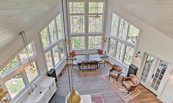 Lynn House | Enchanting Tryon Home w/ Hot Tub ~ 14 Mi to TIEC!
