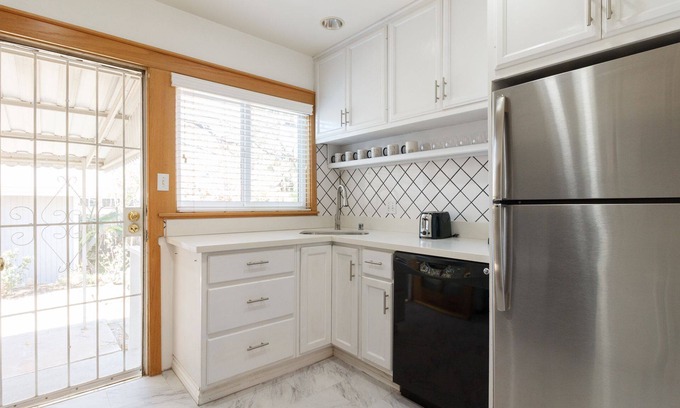 Encino House | Encino Charmer with large Backyard