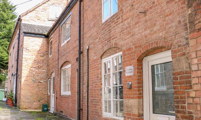 Ashbourne House | End cottage