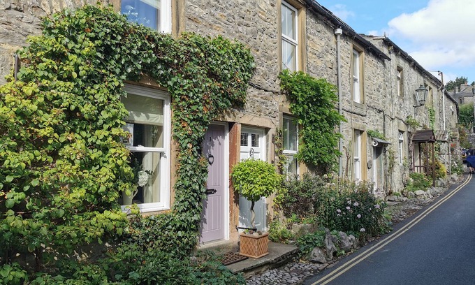 Grassington Cottage | END COTTAGE, pet friendly, character holiday cottage in Grassington