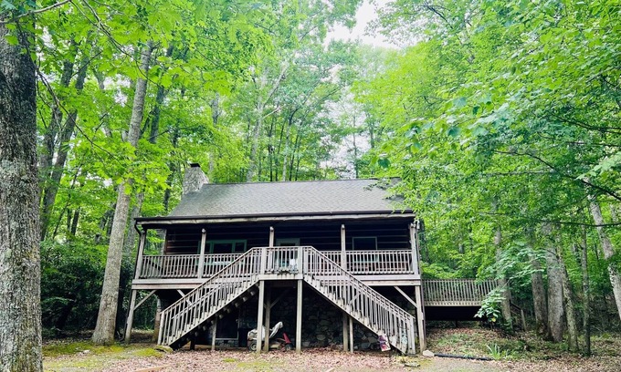 Boone Cabin | End of the Rainbow Wi-Fi, Private, 5 mins to Boone