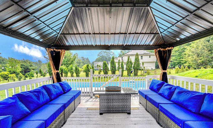 Tobyhanna House | Endless Fun Mini Resort Poconos with Private Pool and Games