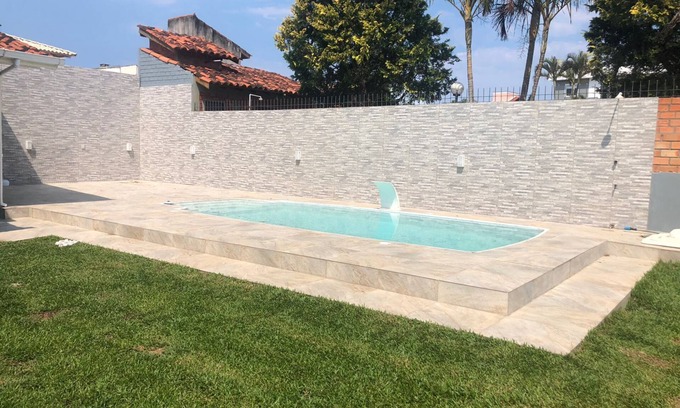 Ingleses do Rio Vermelho House | English house with pool 700m from the beach
