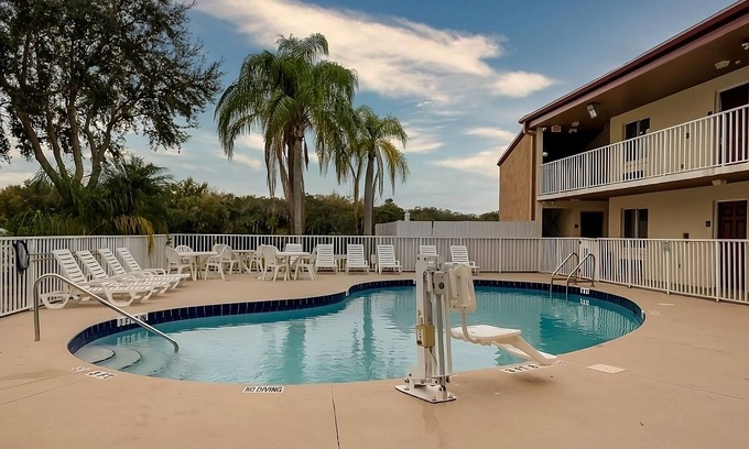 Ellenton Hotel | Enjoy a Hassle-Free and Suiting Stay! Near Manatee County Agricultural Museum