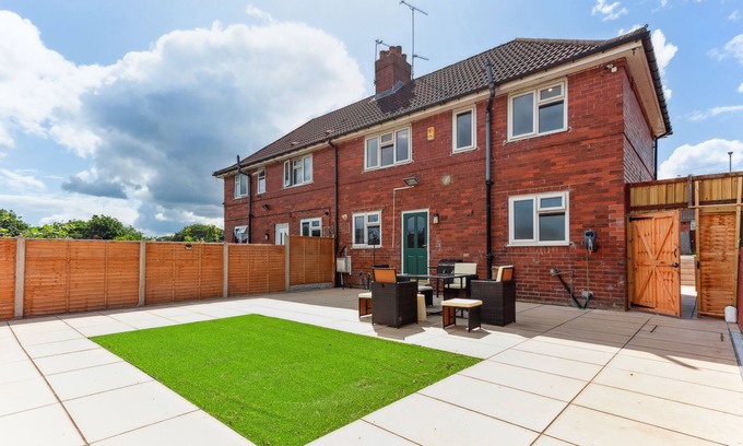 Bramley House | Enjoy a lovely and comfy house.