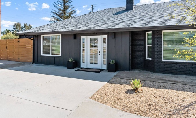 Madera Apartment | Enjoy a Modern Minimalist studio newly remodeled