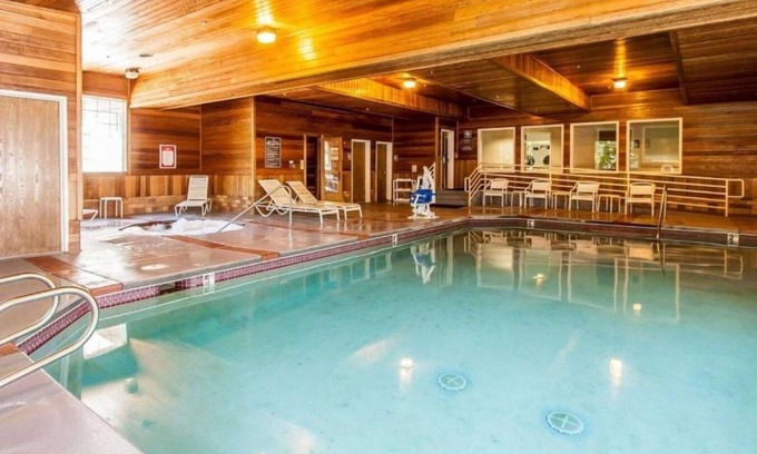 Oatfield House | Enjoy a relaxing stay in Clackamas!