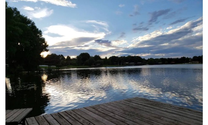 Keystone Cabin | Enjoy a step back in time on an Authentic "Old Florida" Lakefront property.