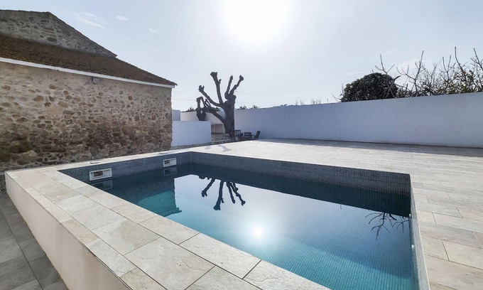 Nissan-lez-Enserune House | Enjoy an unforgettable vacation in this inviting vacation home with pool access!