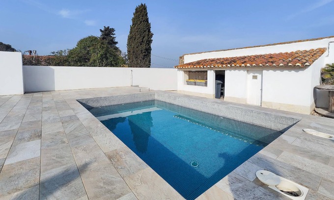 Nissan-lez-Enserune House | Enjoy an unforgettable vacation in this inviting vacation home with pool access!