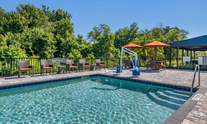 Orlando House | Enjoy an upscale hotel near Orlando International Airport !