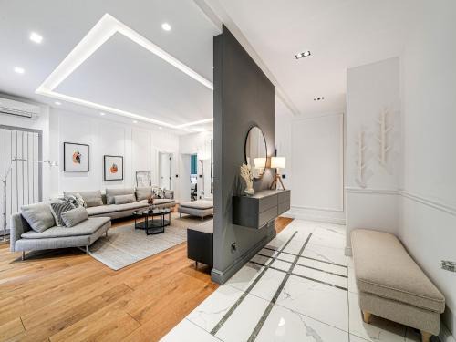 Vracar Apartment | Enjoy B-52 Crown