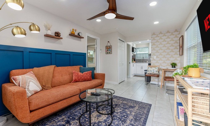 United Central House | Enjoy being minutes from Central Ave’s local gems, vibrant downtown spots and the beach!