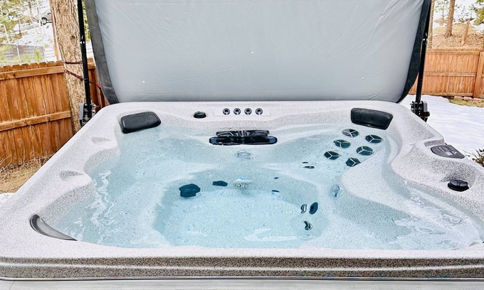 Woodland Park House | Enjoy Colorado with soaring pines, wildlife & 6 seat hot tub.