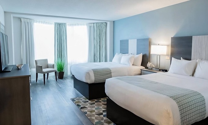 Silver Beach Hotel | Enjoy Comfort and Convenience on your Vacation! 4 Ocean View Units! Onsite Pool!