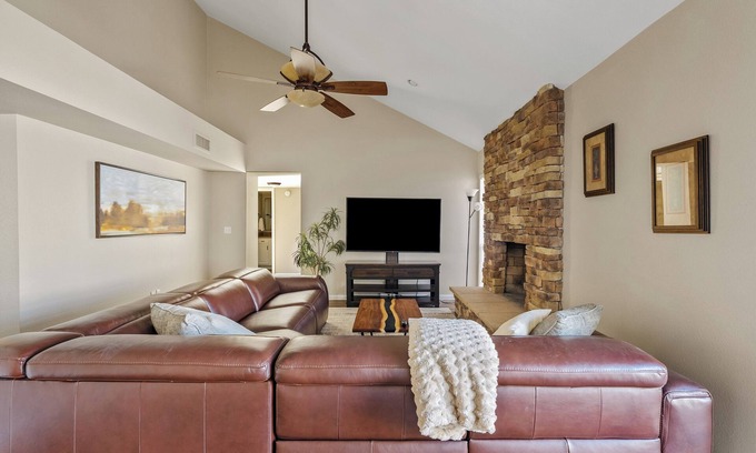 Tempe Condo | Enjoy Comfort in this 2-bedroom, 2-bath condo in Tempe, AZ