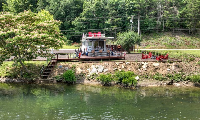 Copperhill Boat Rental | Enjoy Easy Access to the Ocoee River--Walking Distance to Downtown McCaysville/Copperhill