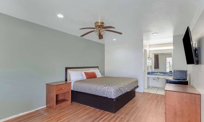 Eastside Promise Neighborhood Hotel | Enjoy Free Breakfast in a Spacious Room Close to Major Downtown Attractions