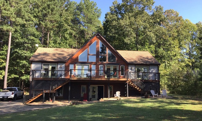Mineral House | Enjoy lake life FREE kayak and canoes. Relax at this family friendly lake house.
