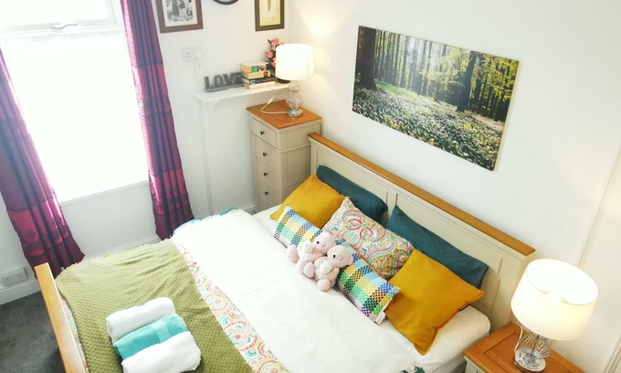 Newport Apartment | Enjoy Modern Living 🛋 Free Wifi 📶 in Kingston Newport 2 Bedroom Apartment 🏢