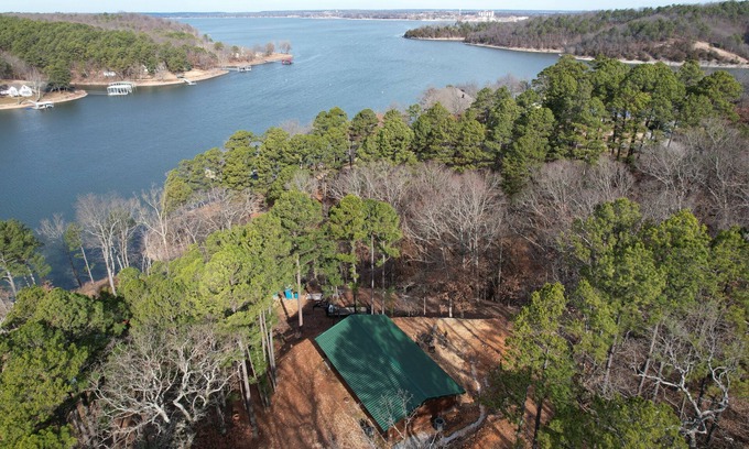 Jay Cabin | Enjoy our updated log cabin on central Grand Lake O’ The Cherokees!