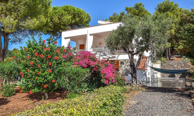 Ustica Apartment | Enjoy relaxing vacations on the island of Ustica.