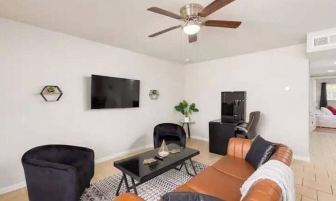 West San Antonio House | Enjoy San Antonion this excellent central location