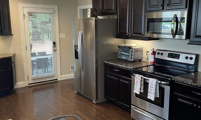 North Hills House | Enjoy, Shop, & Dine In North Hills | Work & Play