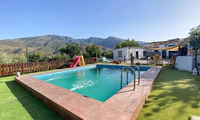 Soportujar House | Enjoy some unforgettable vacations in this vacation home in Andalusia.