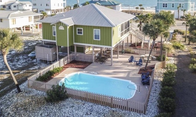 East End House | Enjoy the island life from LITTLE PALM!
