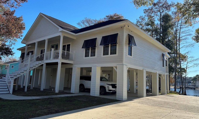 Socastee House | ENJOY THE SERENE LIFE OF THE NEWLY REMODELED WATERWAY HOUSE w Brand New Pool